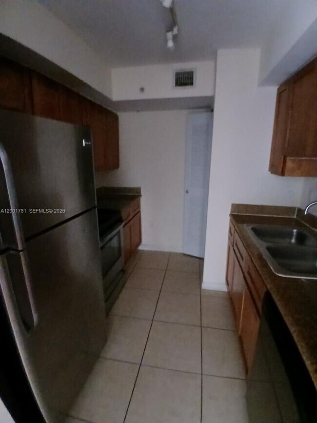 Building Photo - 219 NW 12th Ave