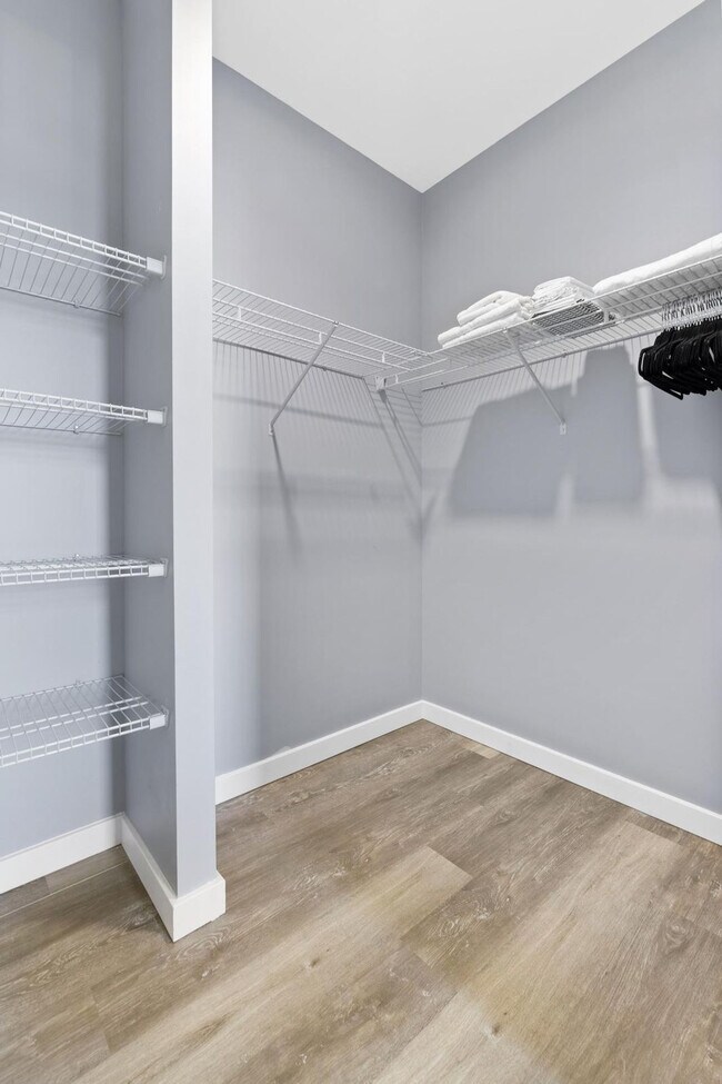 Building Photo - 95 Broadway-SI ID1240368P