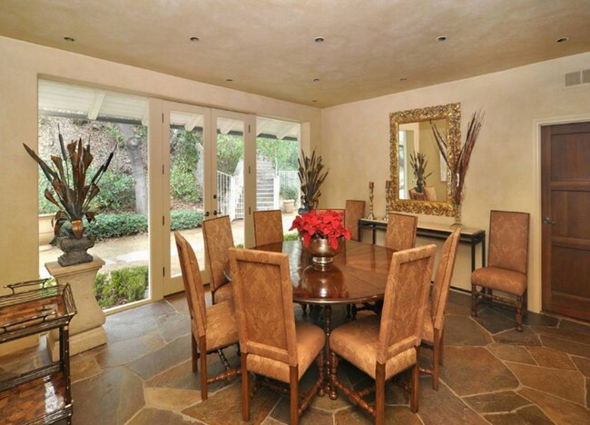 Building Photo - 5 Bed, 4.5 bath estate located in guard gated Hidden Hills Neighborhood