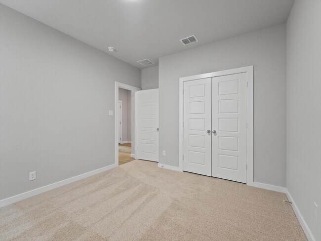 Building Photo - 564 Moonrise St