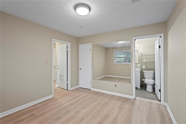 Building Photo - 1201 Shoreham Dr