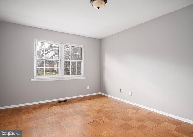 Building Photo - 211 Crocker Dr