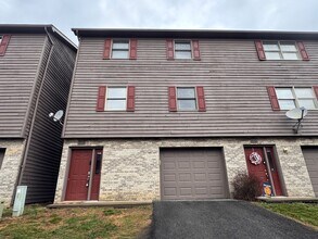 Building Photo - 3 Bedroom, 2.5 bath Close to WVUH/Med Center Area - Available June 4th, 2026