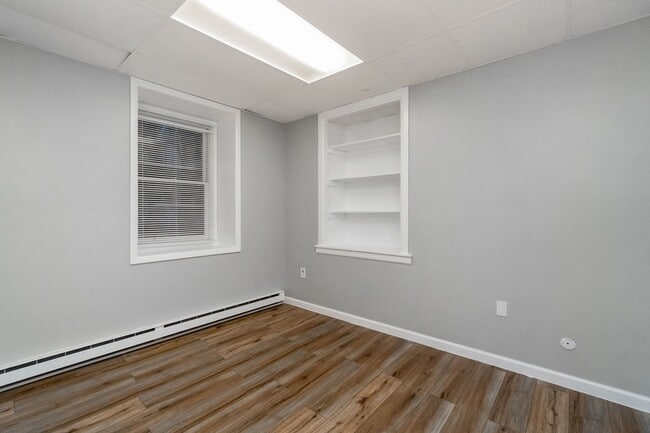 Building Photo - 137-139 Main St