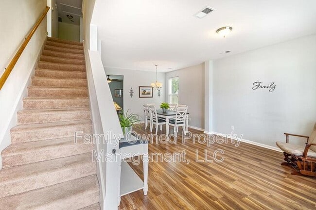 Building Photo - 159 Meadow Wood Rd