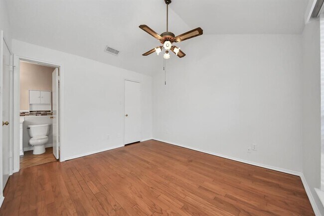 Building Photo - 12922 Grovemill Dr