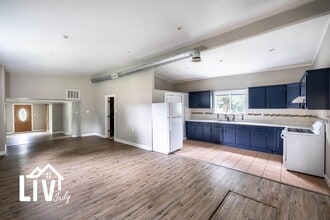 Building Photo - 1050 Janet Dr