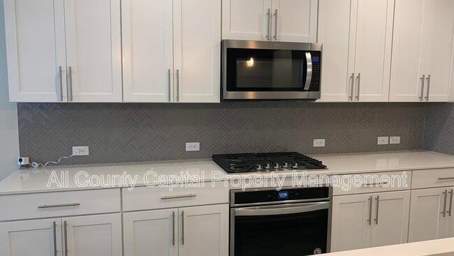 Building Photo - 13907 Osmarea Dr