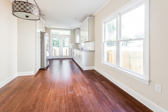 Building Photo - Stunning 2 Bedroom in Churchill Coming soon!