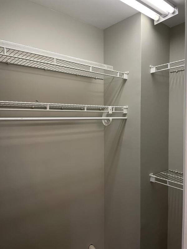 Building Photo - 923 W Lee Rd