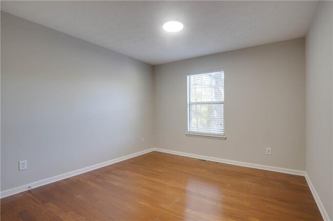 Building Photo - 3727 Regency Park Dr