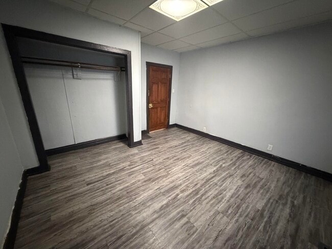 Building Photo - 12 Beard-S