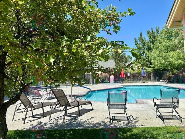 Building Photo - 3 Bedroom 2.5 Bathroom + Loft & 2 Car gara...