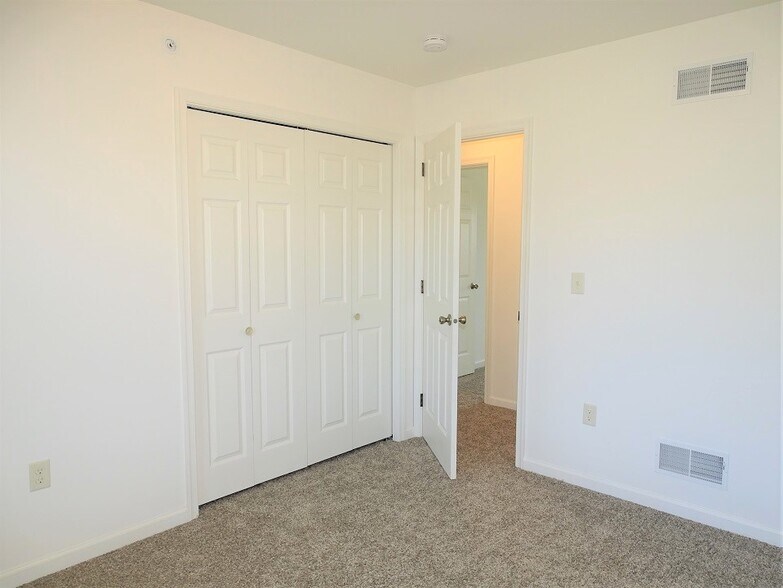 Building Photo - 243 Limestone Dr