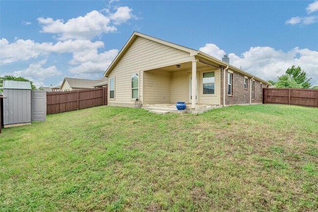 Building Photo - 9001 Tumbleweed Dr
