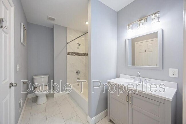 Building Photo - 10 N Ellwood Ave