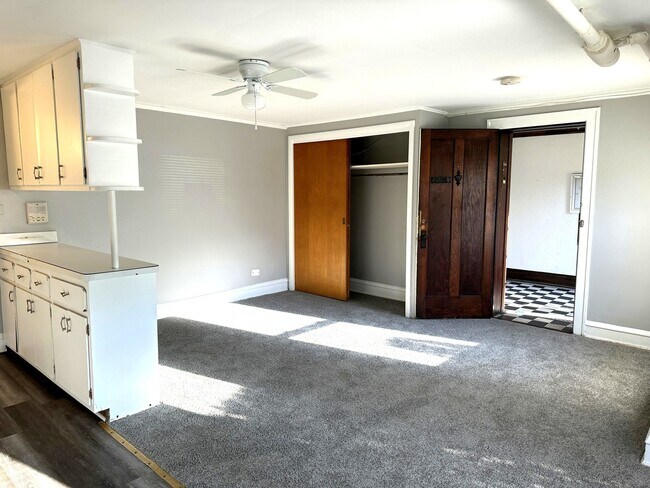 Building Photo - 4941 N Monitor Ave