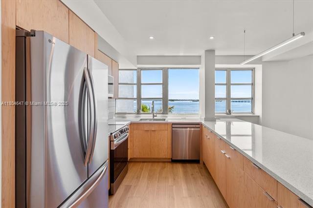 Building Photo - 1430 Brickell Bay Dr