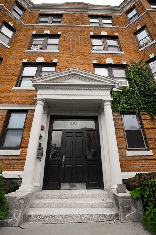 Building Photo - 451 Park Dr