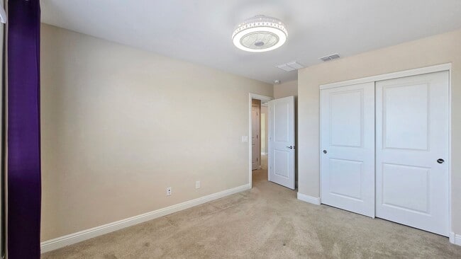 Building Photo - Private Pool in excellent newer neighborhood!