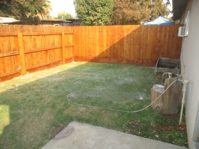 Building Photo - 2774