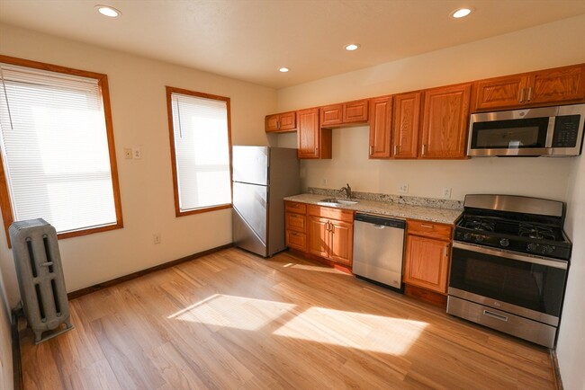 Primary Photo - 100 Seaver St