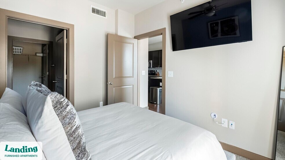 Building Photo - 13920 Mandolin Dr