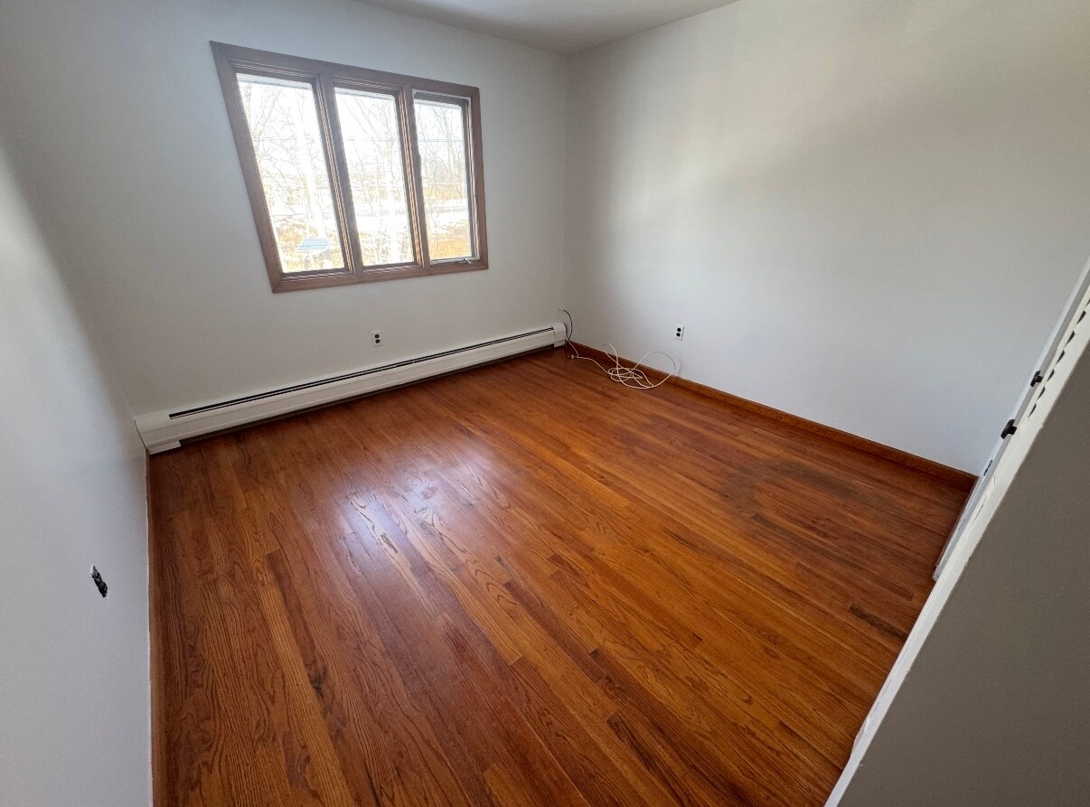 Building Photo - 208 6th St