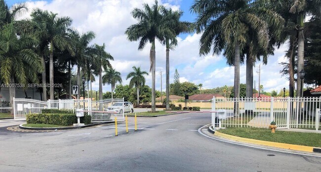 Building Photo - 8209 SW 25th Ct