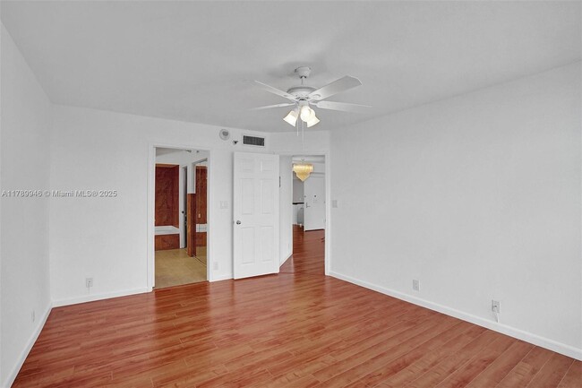 Building Photo - 3530 Mystic Pointe Dr