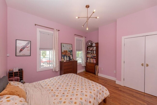 Building Photo - 717 24th St