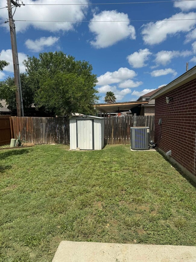 Building Photo - 5229 Brewster Dr