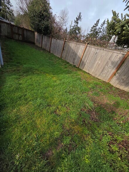 Building Photo - 10905 Vickery Ave E