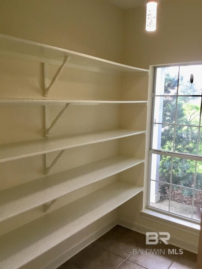 Building Photo - 112 Kensington Ct