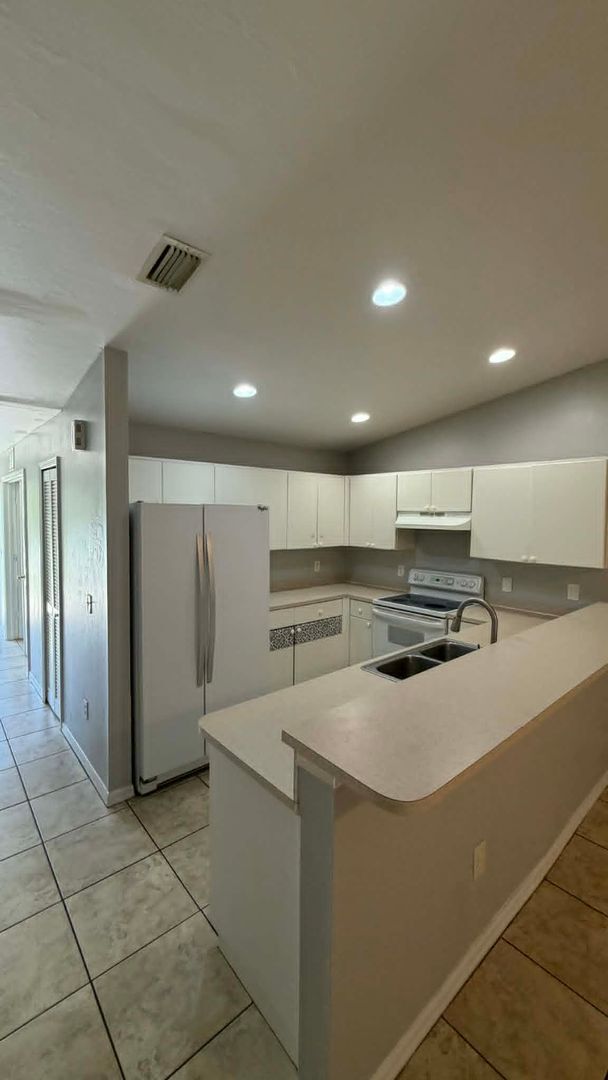Building Photo - 2 Bedroom + Den in Lehigh Acres