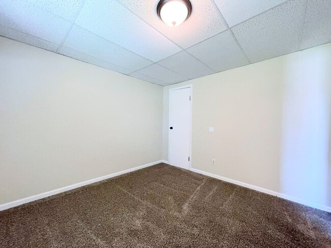 Building Photo - Spacious 3-Bedroom, 1.5 Bathroom Home