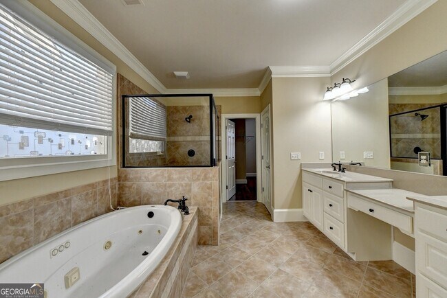 Building Photo - 11636 Parkside Ave