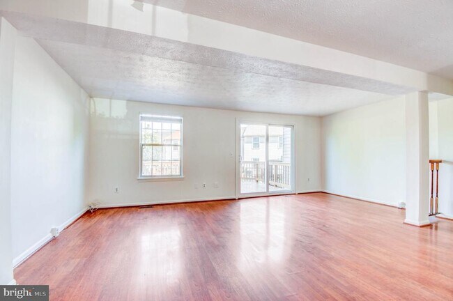 Building Photo - 6022 Phlox Ct