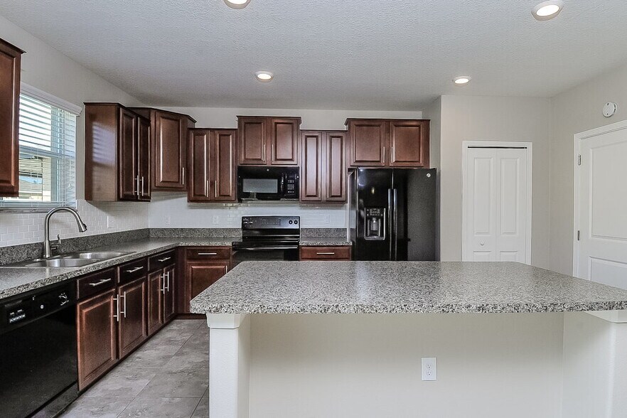 Building Photo - 8302 Cherry Branch Dr