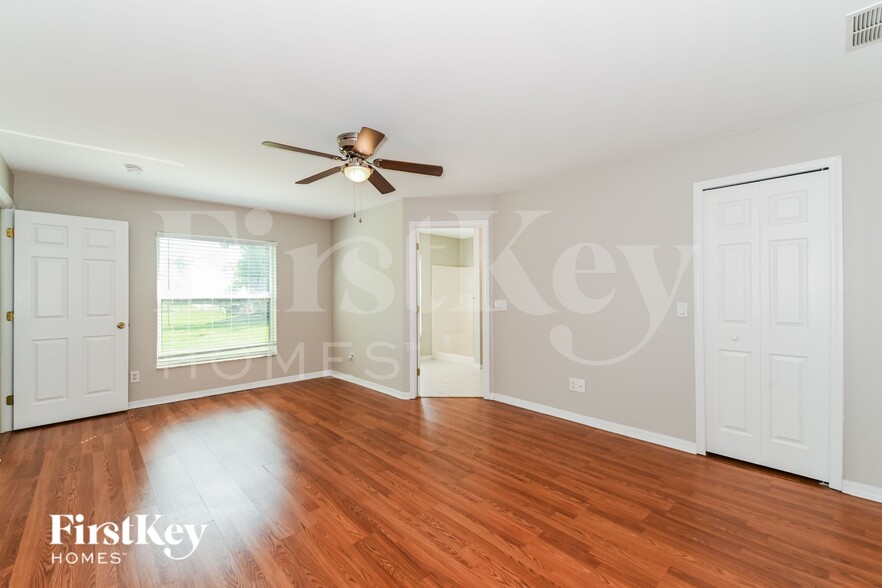 Building Photo - 3737 SW 1st Pl