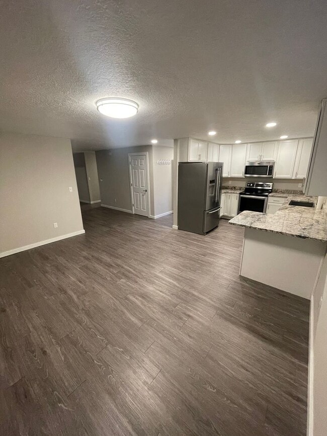 Building Photo - 61464 Little John Ln