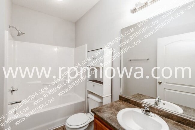 Building Photo - 1632 NW Prairie Lakes Dr
