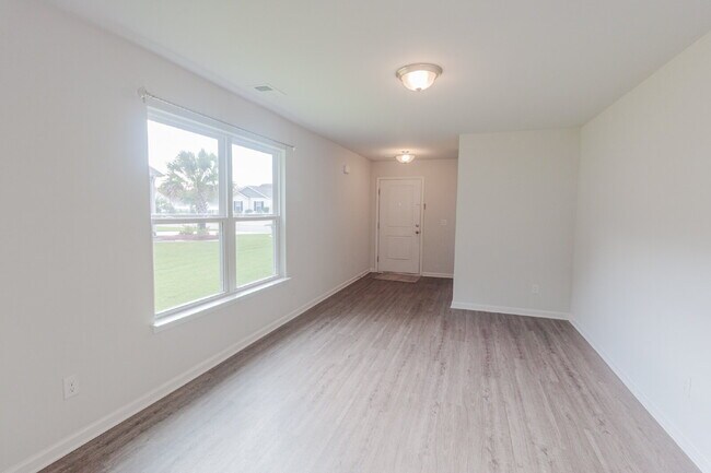 Building Photo - Cozy 3 Bedroom Home with Covered Patio