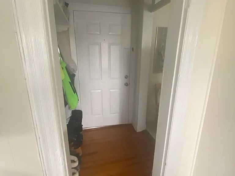 Building Photo - 114 Main St