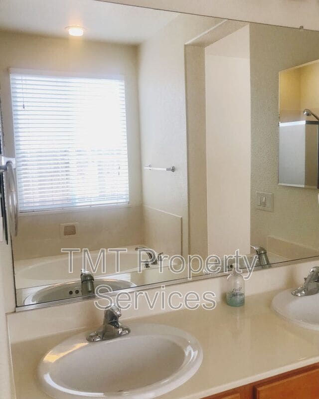 Building Photo - 2362 Dunsley Cir