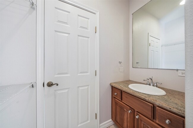 Building Photo - 1213 Wakefield Dr