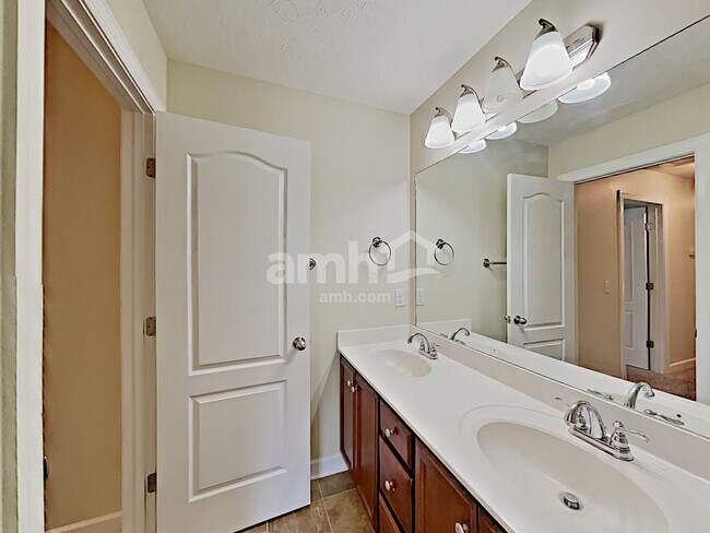Building Photo - 6943 Calderwood Dr