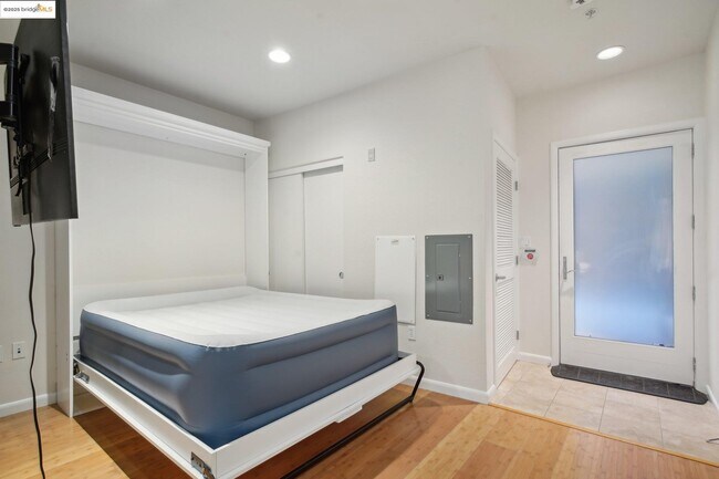 Building Photo - 6466 Hollis St