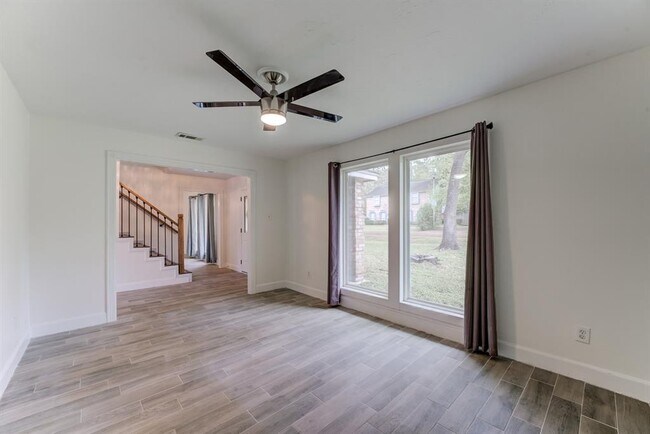 Building Photo - 560 Landfall Ln