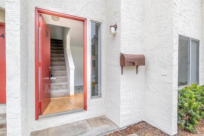 Primary Photo - 3137 Seacrest Ave